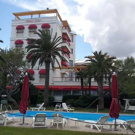 Hotel Silvi Силви Марина Екстериор снимка