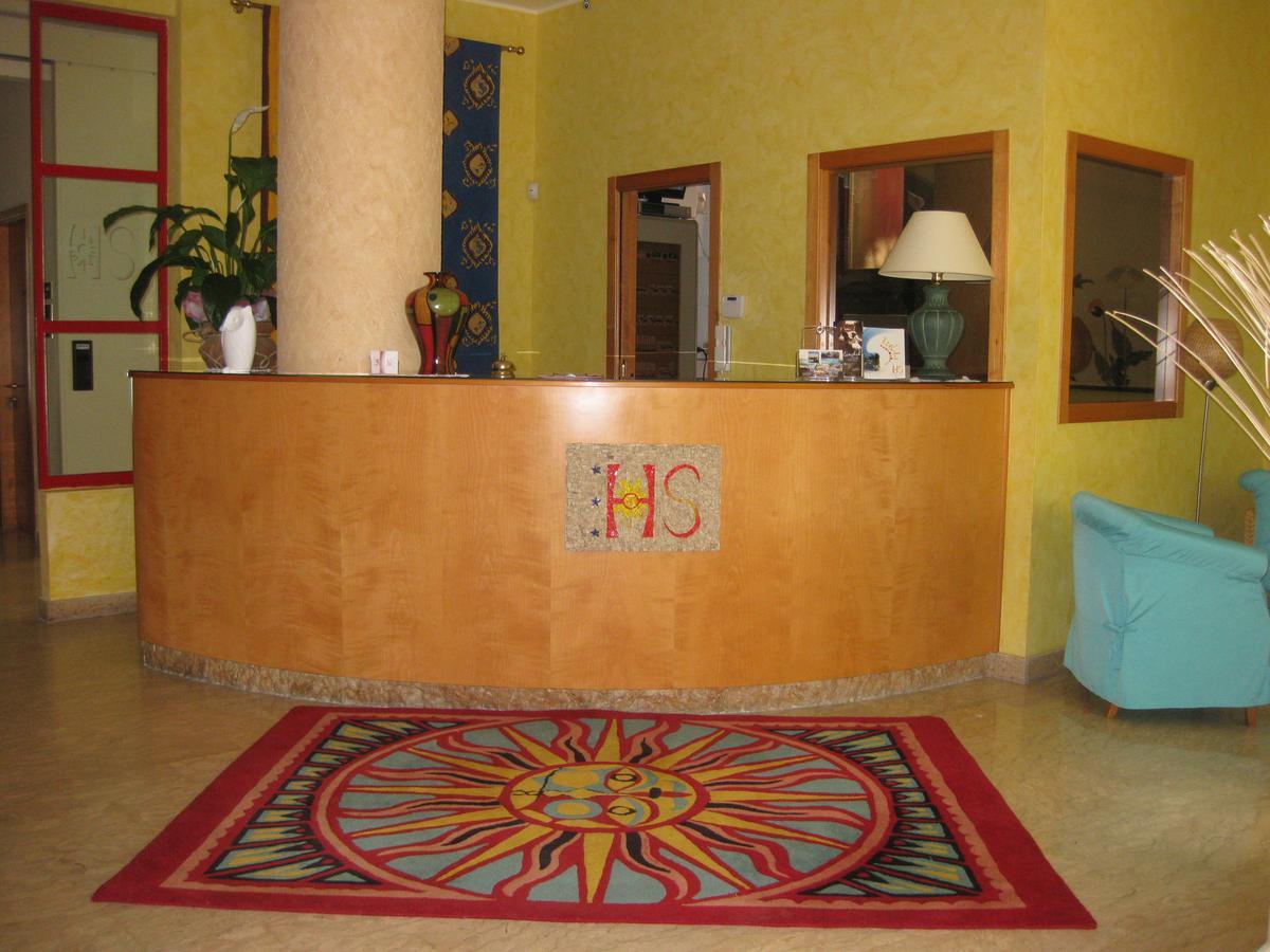 Hotel Silvi Силви Марина Екстериор снимка