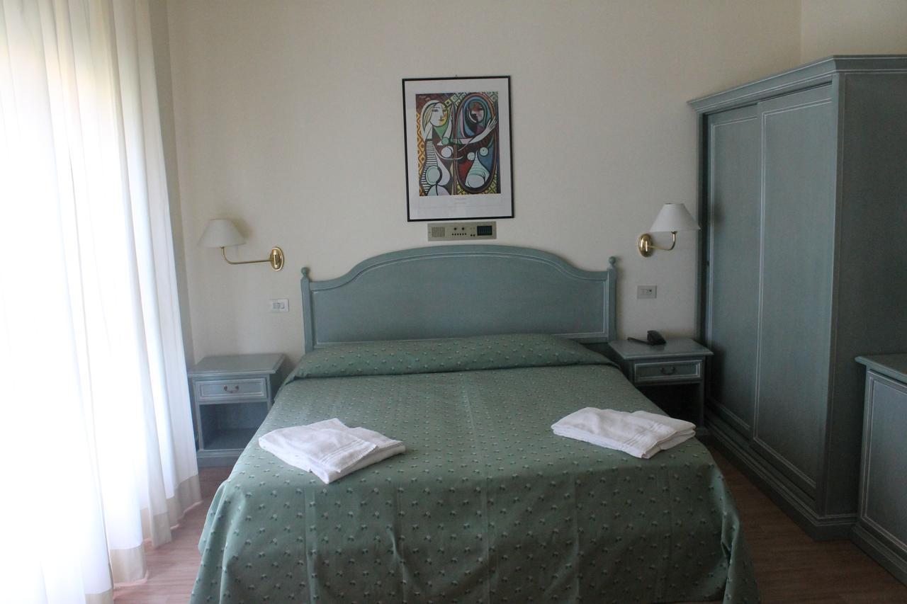 Hotel Silvi Силви Марина Стая снимка