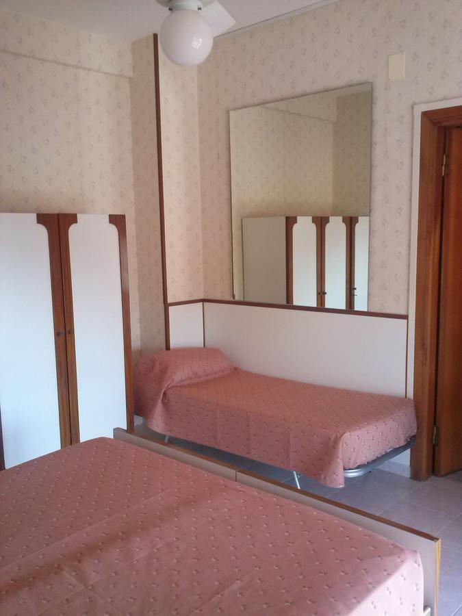 Hotel Silvi Силви Марина Стая снимка